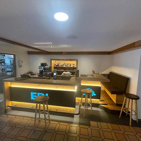 Hotel Edi Замнаун Экстерьер фото