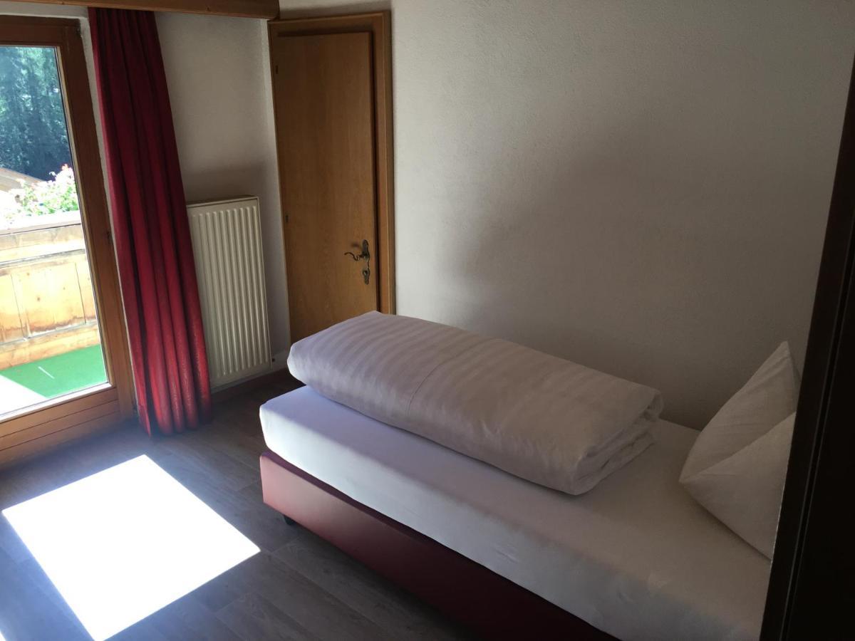 Hotel Edi Замнаун Экстерьер фото
