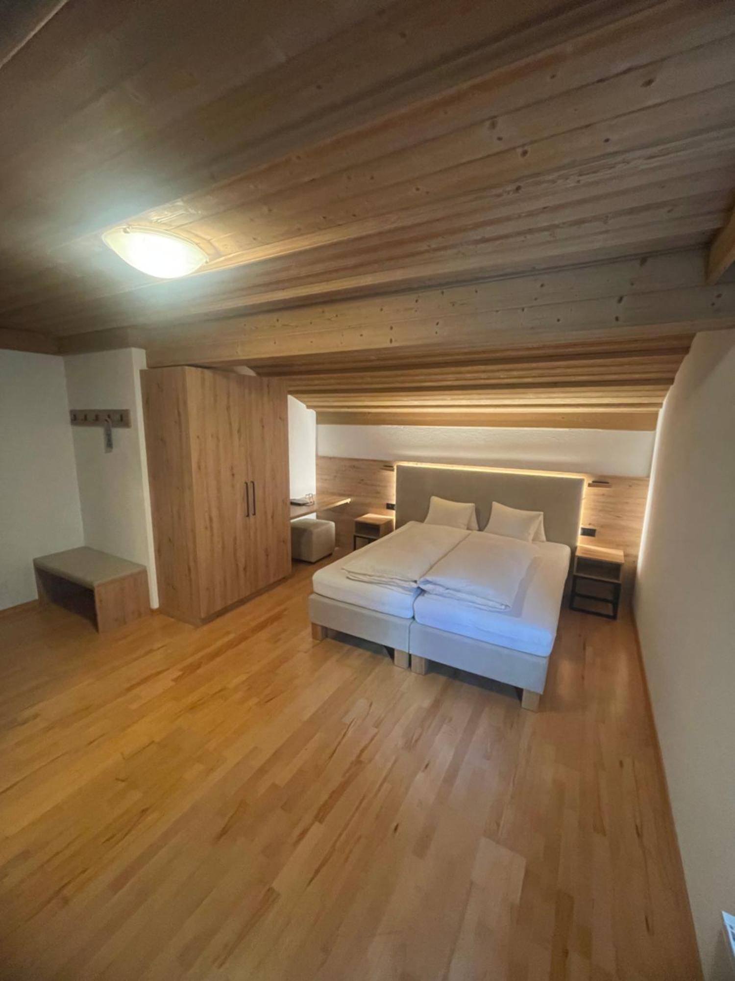 Hotel Edi Замнаун Экстерьер фото