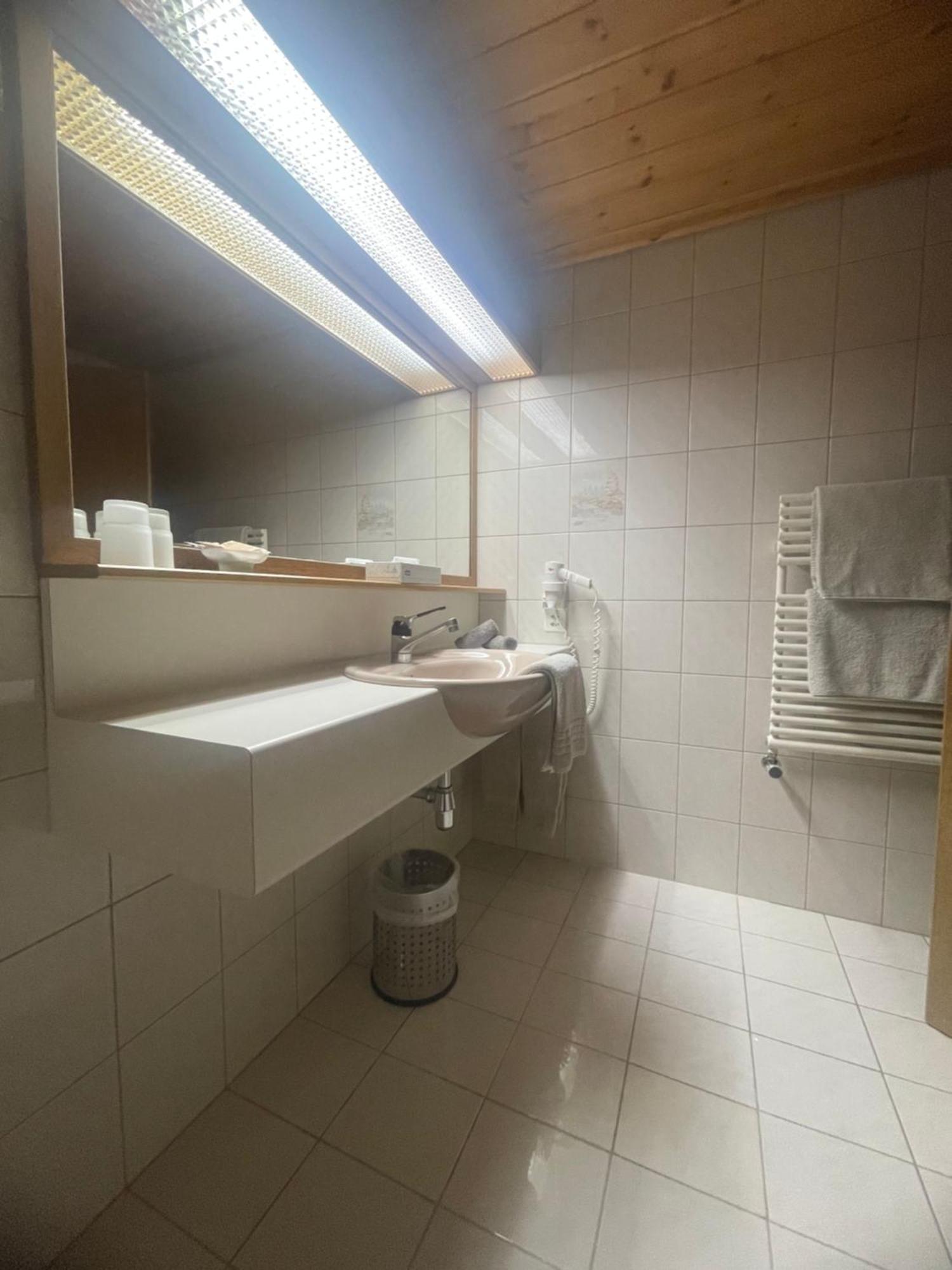Hotel Edi Замнаун Экстерьер фото