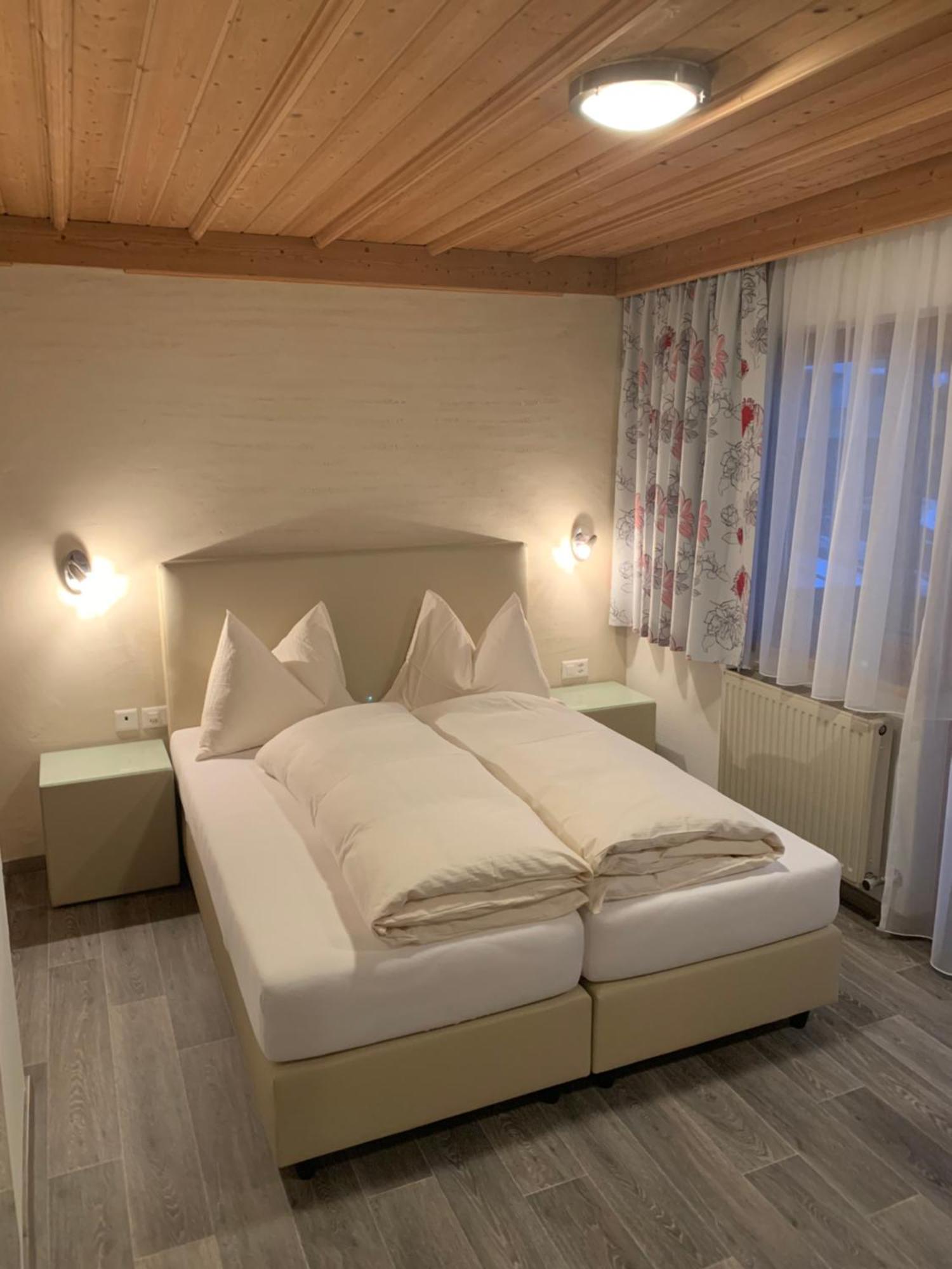 Hotel Edi Замнаун Экстерьер фото